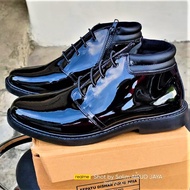 Sepatu PDH kilap jatah polda jateng