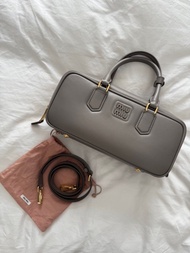 Miumiu arcadie 保齡球袋 medium size