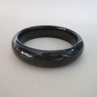 กำไลหยกพม่า Nephrite ขนาดวงใน 64.7mm กว้าง 18.1mm สีดำสวยงามสวมใส่ได้ทุกเพศ