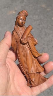 老黃楊木雕仕女，高18厘米 純手工雕刻，造型生動，刀工細膩  整體成色還可以，正