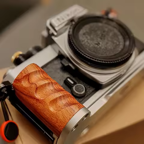 VLOGMAGIC L-Shape Arca-Type Base Plate with Wooden Grip for Nikon FM2/FM3A/FE2 Film Cameras