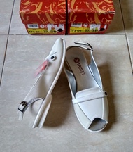 Triset Sepatu Sandal