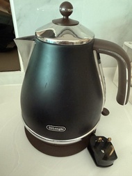 Delonghi 黑色不銹鋼電熱水壺