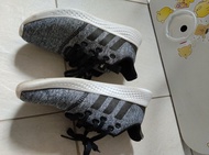 Adidas Cloudfoam 運動鞋