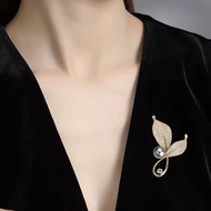 [New Hot Sale]New Rosemary Brooch for Women Pearl Upscale Exquisite Brooch Anti-Exposure Suit Chanel