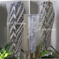 Rok Jarik plisket batik wiron latar putih random