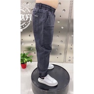 seluar jeans lelaki seluar jeans getah Lelaki Gemuk Tali Pinggang Bergetah Seluar Jeans Bersaiz Besar Lelaki S Tide Jenama Bundle Kaki Seluar Kasual Longgar St/*#jeans men's rubber jeansFat Man Elastic Waist Tie Plus Size Jeans Men S Tide Brand Bundle Fee