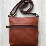 sold ya jgnFossil Ori, Tas Fossil mini Explorer Crossbody preloved