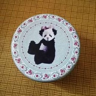 Jenny Bakery 珍妮曲奇餅鉄罐，直徑約17cm，高約8.5cm，新舊如圖