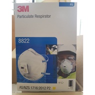 Box of 10 3M 8822, P2 masks meeting N95 equivalent standards, fine dust filter to protect breathing,