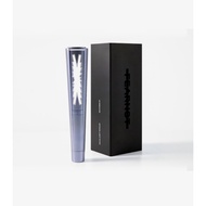 LE SSERAFIM OFFICIAL LIGHTSTICK ON HAND