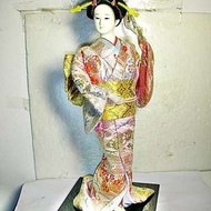 L皮商旋.(企業寶寶玩偶娃娃)已稍有年代高約30公分傳統日本藝妓娃娃!--當擺飾佳值得收藏!!/5廳保險箱上/-P