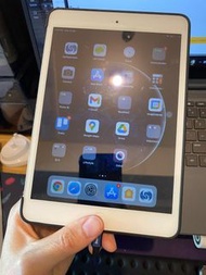 新淨白色iPad mini 2 Wi-Fi 已貼玻璃mon 貼