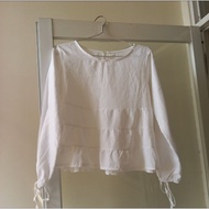 [Buy 1 get 1 free] White babydoll style shirt, bow tie, free 1 shirt as shown.