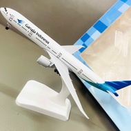 BOEING B777 GARUDA INDONESIA AIRCRAFT MODEL MONIFIED METAL SINGLE-BODY WHEELS 1:400 20CM SCALE