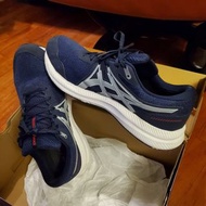 ASICS Gel contend 7 water proof
Size: US10 , UK 9