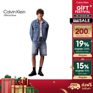 CALVIN KLEIN กางเกงยีนส์ขาสั้นผู้ชาย Monogram Logo 90s Shorts ทรง Relaxed รุ่น 4RC722G X6L - สี Ligh