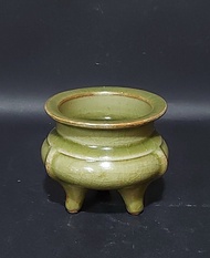 龍泉三足香爐(B 1477)