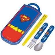 【現貨+預購】超人/SUPERMAN：三合一餐具組(尺寸:湯匙叉子-130mm、筷子-165mm、盒-206×82×17mm)_免運。