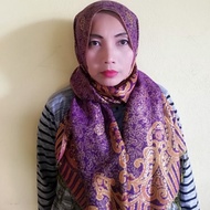 Selendang panjang bercorak