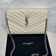 YSL 經典荔面v紋銀鍊LOGO WOC 斜背包 (米白）