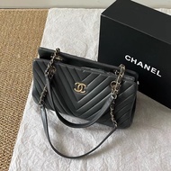 ✨Chanel 灰金 V紋 托特包 99新🩶