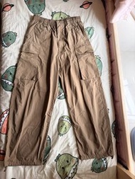 Uniqlo 卡其色工裝褲