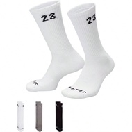 ถุงเท้า 3P ยาวปานกลาง สำหรับชายและหญิง สีดำ ขาว และเทา แพ็คเกจลดราคา 3 สี U J ESSENTIAL CREW ถุงเท้า