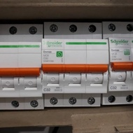 MCB NEW DOMAE 3PHASE 32A DOMF01332 SCHNEIDER