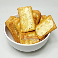 biskuit khong guan lemon puff 170 gram