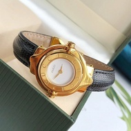 Time Casual -- Gucci vintage Women's Watch
In The Years Retro Style Is So Big, Whether Costume Shoes