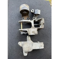 L7 L9 kelisa kenari engine & gearbox mounting set  used Japan
