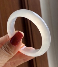 Vòng kiềng bản hẹ Chaceldony màu Bạch nguyệt quang ni tay 48-58 cho nữ