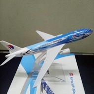 B777 Malaysia Special Blue Model Airplane 16cm