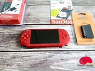 SET PSP รุ่น 2000 - 3000 เล่นเกมผ่านเมม ลงเกมใส่เมม 32 GB ได้ประมาน 28-40 เกม แล้วแต่ขนาดไฟล์เกม เลื