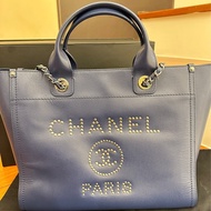 CHANEL 藍皮革銀LOGO新款沙灘包