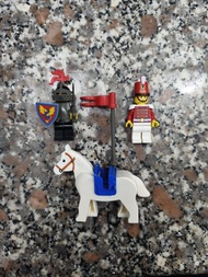 LEGO casrle 絕版樂高城堡騎士人仔 士兵 白馬 旗