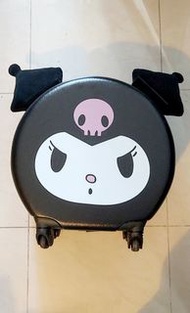 Sanrio 系列 人氣 Kuromi 庫洛米 圓形 可寄倉 拉杆 行李箱; 未用過, 超級可愛 卡通 兒童 女孩; Black 黑色, 四輪, 15" 高H x 14" 濶W x 8.5" 深D; 