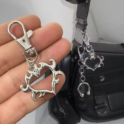 Punk Fashion Thorns Flame Heart Keychain Grunge Backpack Pendant Accessories Gothic Horseshoe Ring K