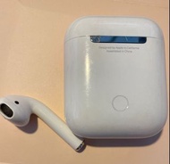 AirPods charging case 連左耳機