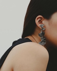 Six star 耳環/素黑款 樹脂 耳夾 夾式耳環 花 925銀 婚禮飾品