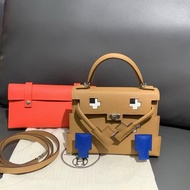 Hermes愛馬仕 Kelly Doll馬賽克娃娃，餅乾色拼德克薩斯粉 w刻