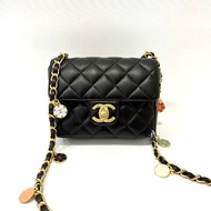 CHANEL 23C 黑金彩色金幣口蓋包/AS3737