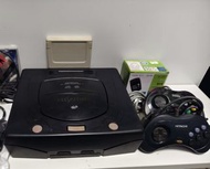 Sega Hitachi （日立）Saturn (已改）主機套裝，2個原裝手掣(Hitachi , Sega Coolpad)，av線，全新變壓牛，save card (不散賣）