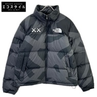The North Face x KAWS NF0A7WLU 1996 復古 Nuptse 羽絨服，M 碼 [二手]