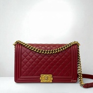 Chanel棗紅金釦羊皮菱格boy28/A92193
