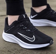 Nike Quest 3 - Black White