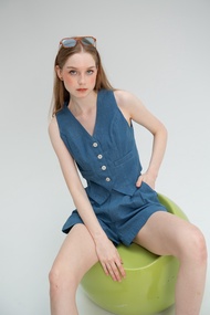 Wclothes Milin Vest เสื้อแขนกุด ทรงกั๊กสูท ผ้ายีนส์ กระดุมหน้า แต่งกระเป๋าหน้าใส่ของได้ เก็บทรงสวย