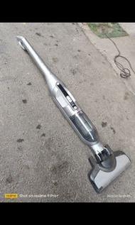 二手正常。含充電器。無付吸頭。德國Bosch 4系列無線吸塵器Flexxo 25.2V 星燦銀