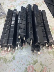 黑色萬用插頭轉換器